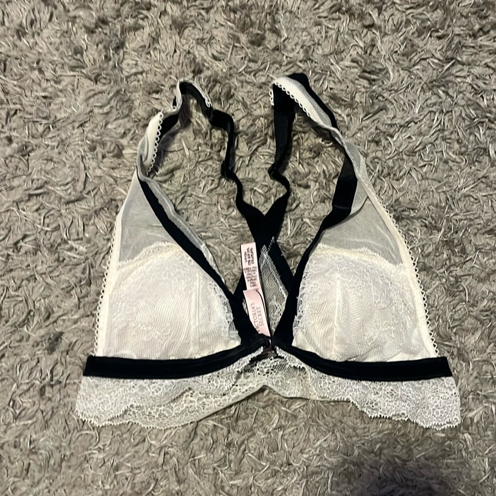 Victoria’s Secret Bralette Lacey and Cute 🥳